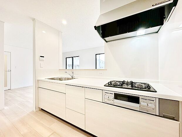 【ダイニングキッチン】カウンター越しにお話しをしながら毎日のお料理をもっと楽しく