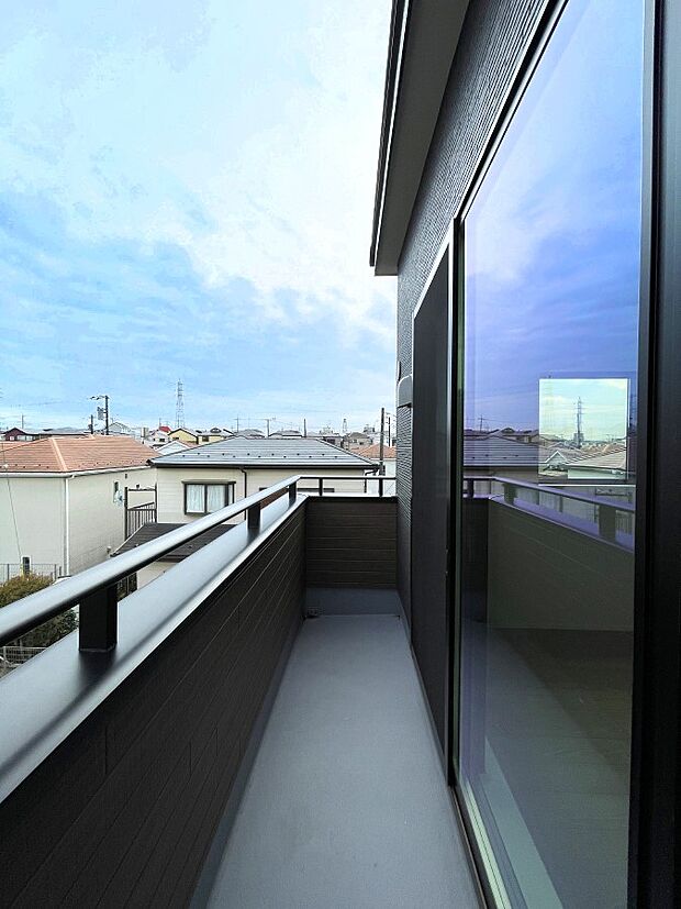 【バルコニー】バルコニーでお洗濯もラクラク