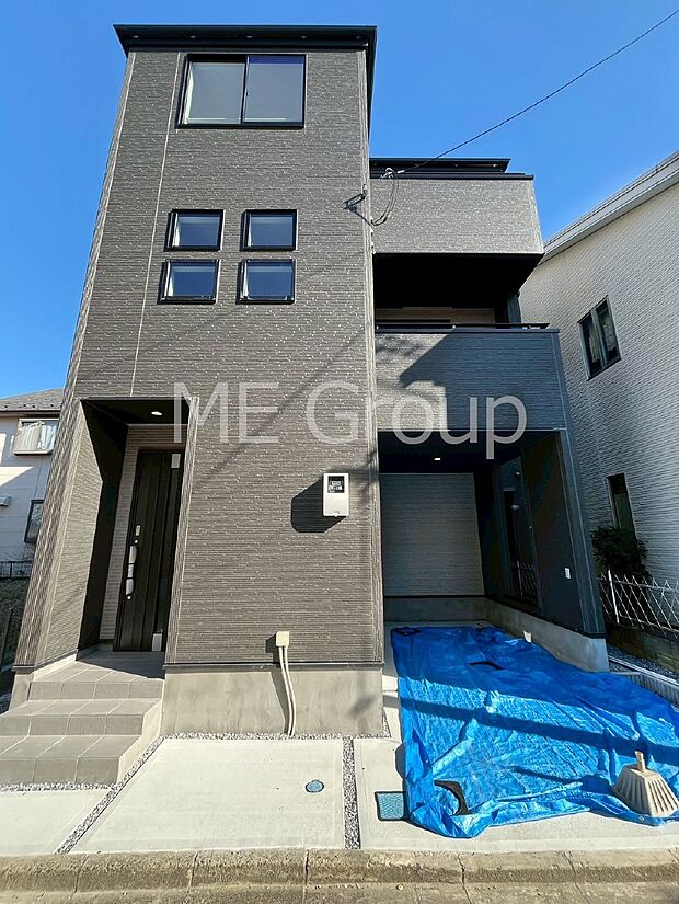 【現地外観写真】たっぷりの陽光と心地よい風が舞い込む住まい 