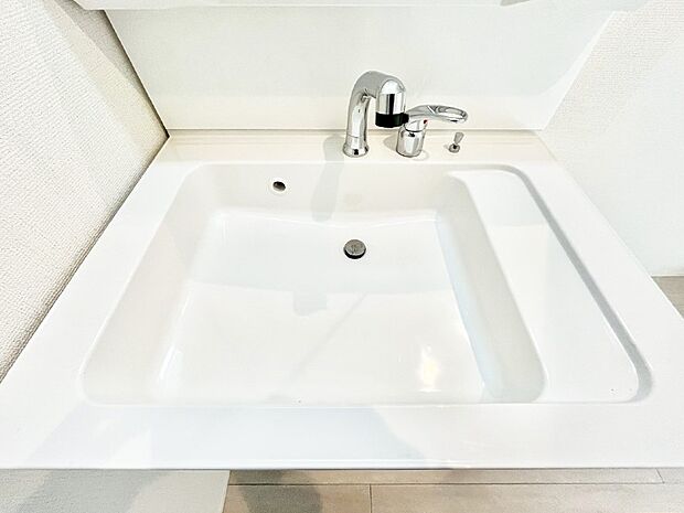 【その他設備(ハンドシャワー水栓)】ハンドシャワー付き！使いやすい洗面台。