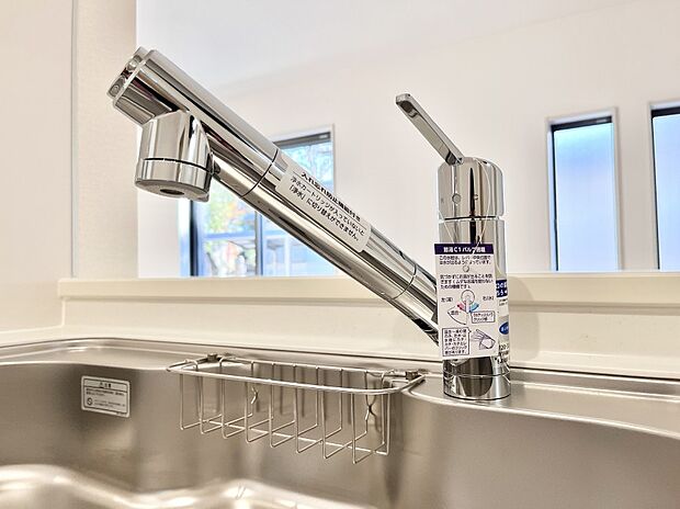 【その他設備(浄水器)】いつでも清潔なおいしいお水を。一つの水栓で水道水と浄水を使い分け。