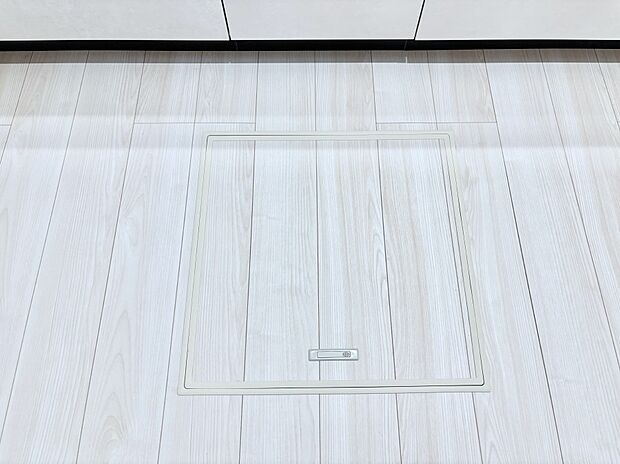 【その他設備(床下収納)】床下収納付き！日用品・非常用品の収納にも大活躍。