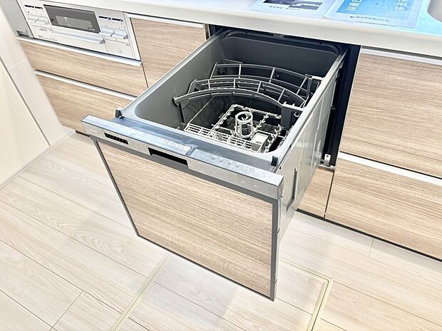 【その他設備(食洗機)】面倒なお片づけは食洗機にお任せ！家事の負担が減って、時間にも気持ちにもゆとりができます。