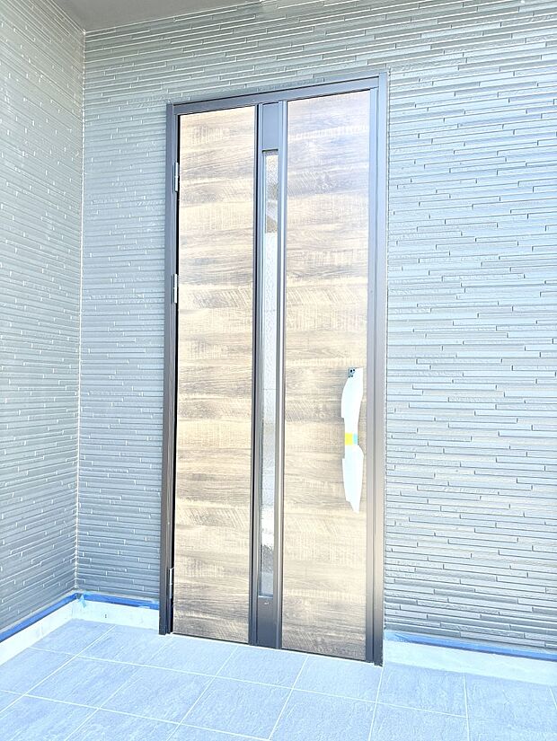 【玄関】大切な家族、来客を出迎える玄関。