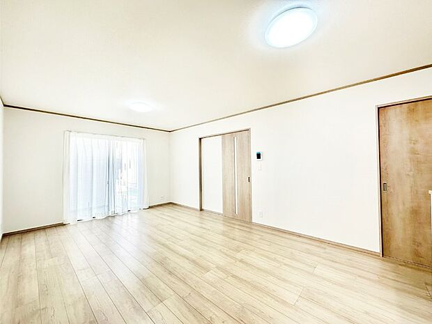 【ダイニング】家族の笑顔が自然と生まれてくる、そんな雰囲気のダイニングに仕上がっています