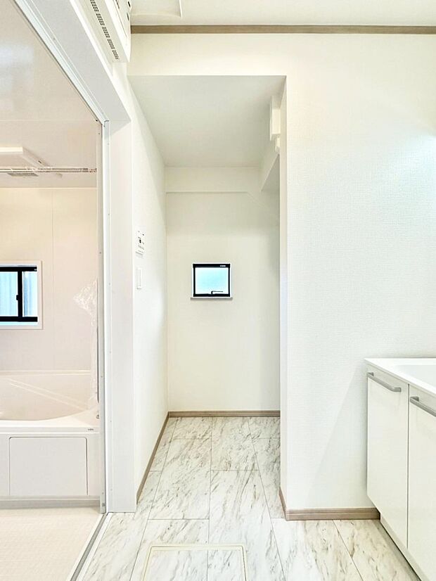 【その他設備(洗濯機置場)】洗濯機置場が独立しているので湿気や騒音の拡散防止ができ快適な空間を保てます