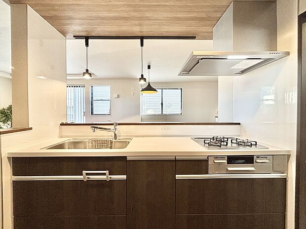 【キッチン】毎日使うキッチンだから、使いやすさ＆お手入れのしやすさにこだわりました。