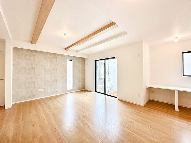 【ダイニング】家族の笑顔が自然と生まれてくる、そんな雰囲気のダイニングに仕上がっています。