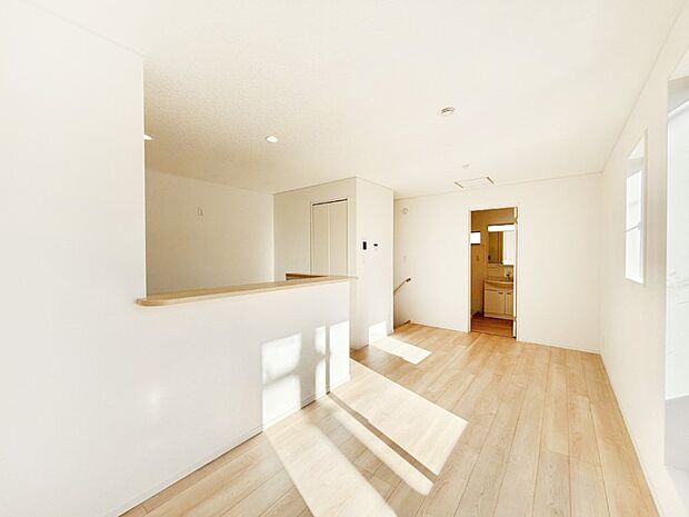 【ダイニング】ご家族が自然と集まり、賑やかな笑い声で包まれる憩いの空間になりそうですね