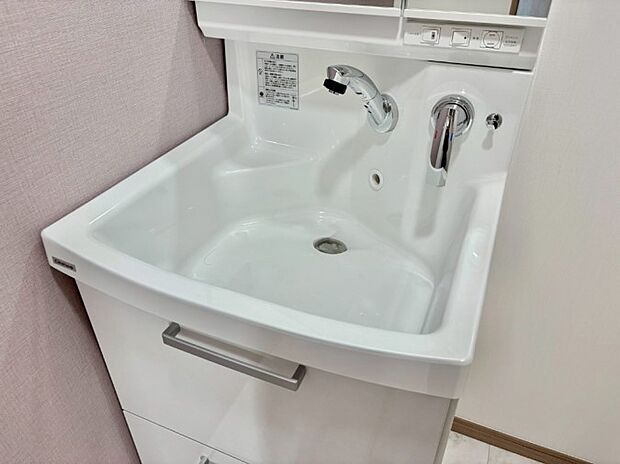 【その他設備(シャワー水栓)】ハンドシャワー付き!使いやすい洗面台。