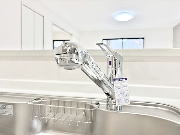 【その他設備(浄水器)】いつでも清潔なおいしいお水を。一つの水栓で水道水と浄水を使い分け。