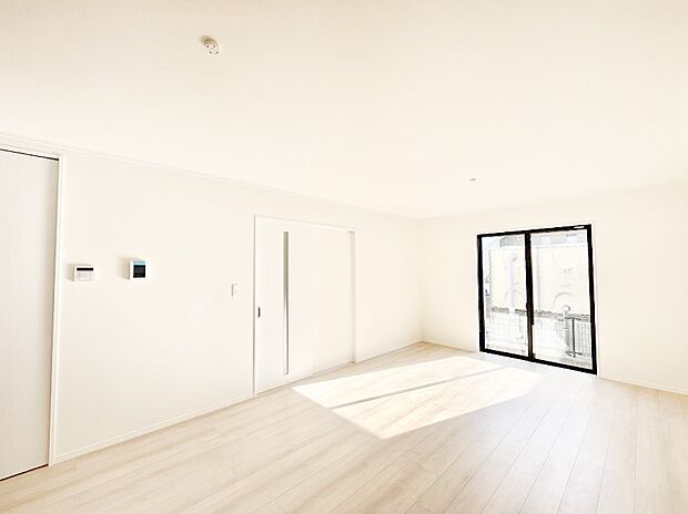 【ダイニング】家族の笑顔が自然と生まれてくる、そんな雰囲気のダイニングに仕上がっています