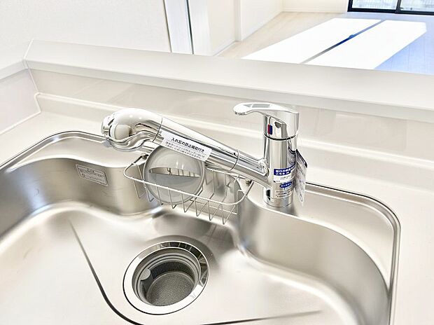 【その他設備(浄水器)】いつでも清潔なおいしいお水を。一つの水栓で水道水と浄水を使い分け。