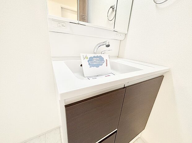 【その他設備(ハンドシャワー水栓)】ハンドシャワー付き！使いやすい洗面台。