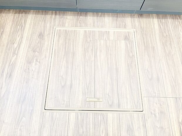 【その他設備(床下収納)】床下収納付き！日用品・非常用品の収納にも大活躍。