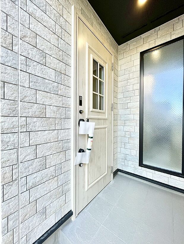 【玄関】大切な家族、来客を出迎える玄関。