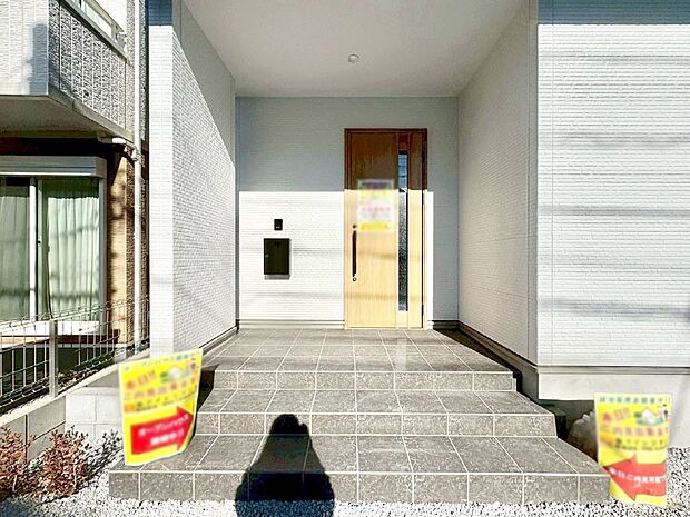 【玄関】暮らしやすさと居心地の良さにこだわったシンプルで飽きのこないデザイン ！