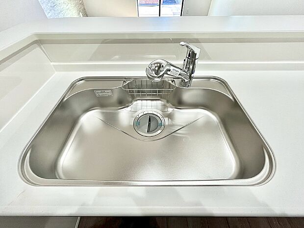 【その他設備(シンク)】広々としたシンクでお料理やお皿洗いもラクラク快適に!