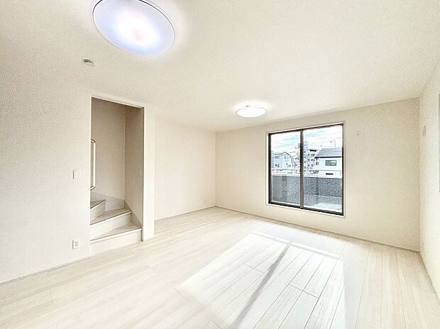 【リビングダイニング】リビング階段が家族の笑顔と会話をつないでくれます