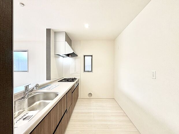 【キッチン】ゆとりあるキッチンではご家族と楽しくお料理ができます。