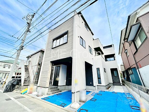 【現地外観写真】たっぷりの陽光と開放感に包まれる明るい住まい