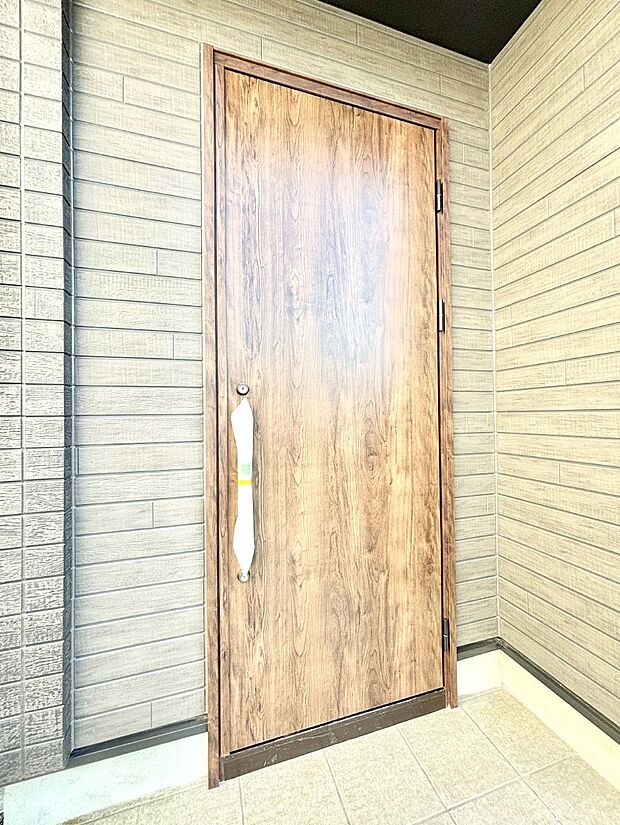 【玄関】大切な家族、来客を出迎える玄関。
