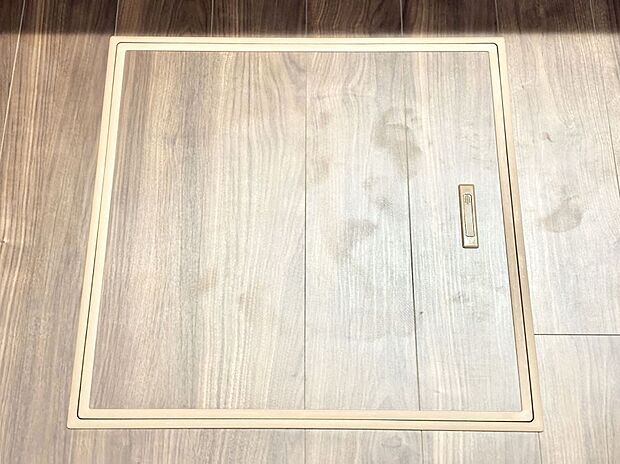 【その他設備(床下収納)】床下収納付き!日用品・非常用品の収納にも大活躍。