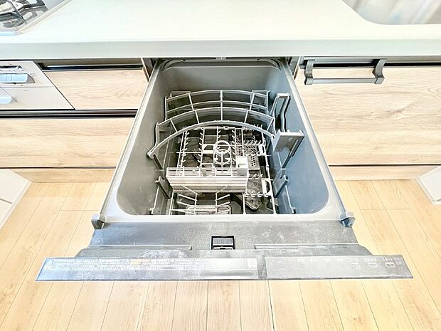 【その他設備(食洗機)】面倒なお片づけは食洗機にお任せ！家事の負担が減って、時間にも気持ちにもゆとりができます。