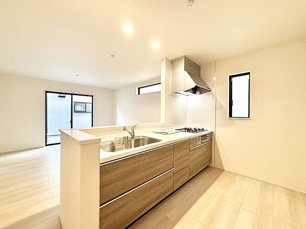 【キッチン】ゆとりあるキッチンではご家族と楽しくお料理ができます。