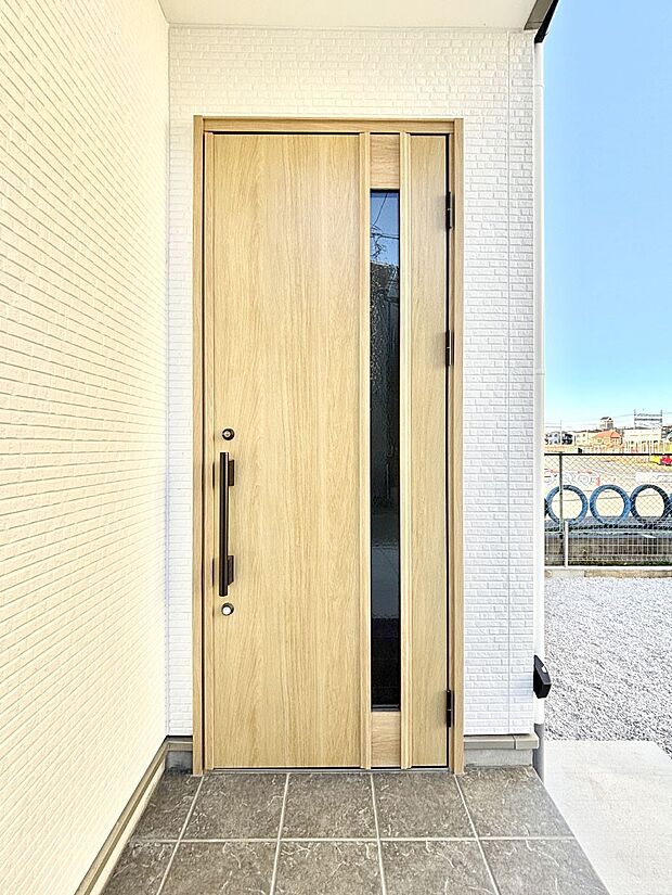 【玄関】大切な家族、来客を出迎える玄関。