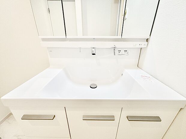 【その他設備(ハンドシャワー水栓)】ハンドシャワー付き！使いやすい洗面台。