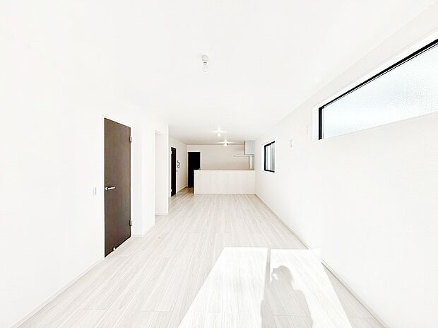 【ダイニング】ご家族が自然と集まり、賑やかな笑い声で包まれる憩いの空間になりそうですね!