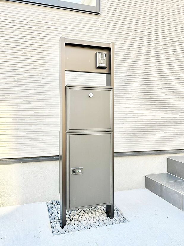 【その他現地】表札・インターホン・ポストをひとつに集約