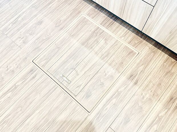 【その他設備(床下収納)】床下収納付き！日用品・非常用品の収納にも大活躍。