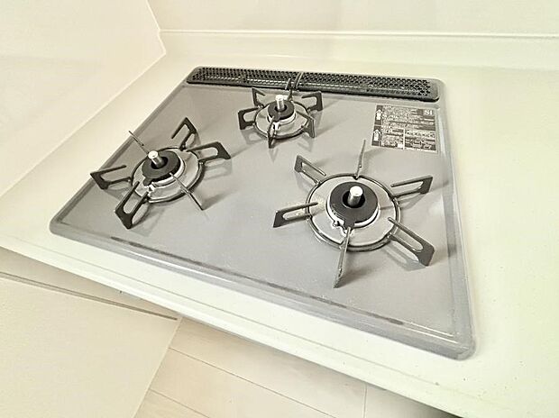 【その他設備(3口コンロ)】三口ガスコンロでお料理が一気にはかどりそう