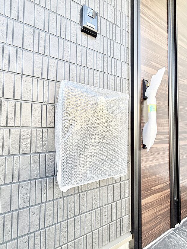 【その他現地】シンプルデザインのポスト。