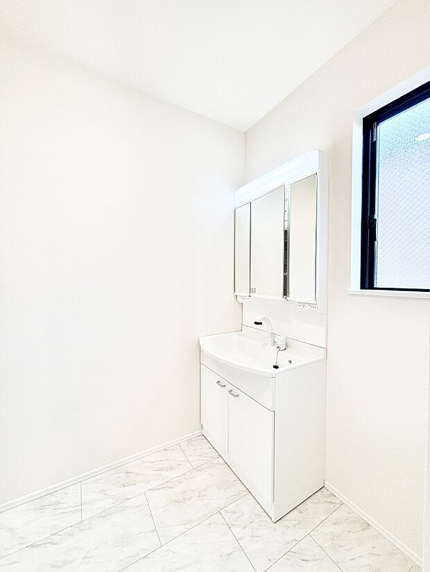 【洗面台・洗面所】収納力と機能性に優れた洗面化粧台