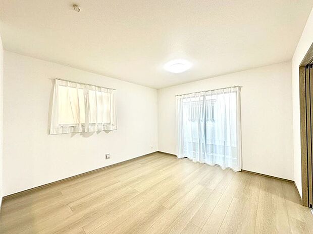 【リビングダイニング】落ち着いた雰囲気のＬＤＫは家族みんなの快適空間  