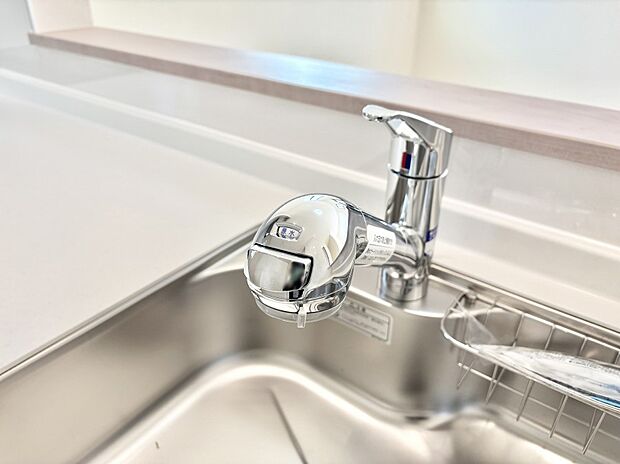 【その他設備(浄水器)】いつでも清潔なおいしいお水を。一つの水栓で水道水と浄水を使い分け。