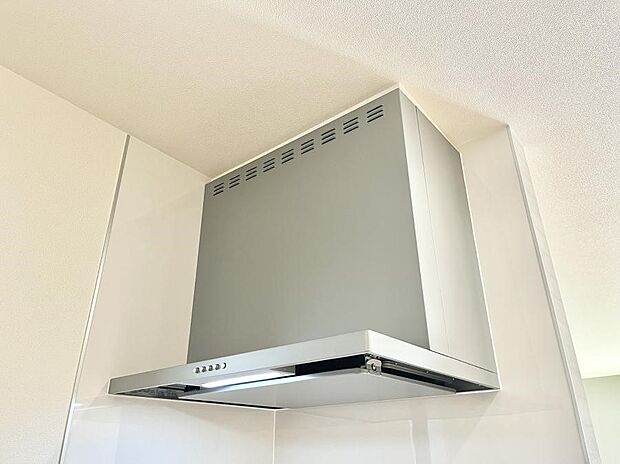 【冷暖房・空調設備(レンジフード)】フラットタイプのレンジフード、お手入れがしやすいですね！