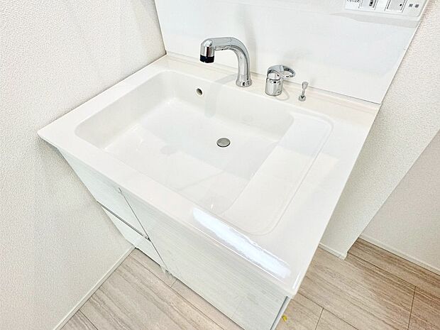 【その他設備(ハンドシャワー水栓)】ハンドシャワー付き！使いやすい洗面台。