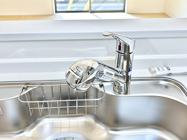 【その他設備(浄水器)】いつでも清潔なおいしいお水を。一つの水栓で水道水と浄水を使い分け。