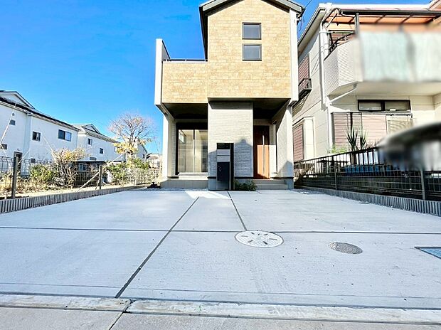 【駐車場】駐車2台可能！急なお客様の駐車に。また、ご家族の自転車スペースとしても大活躍。