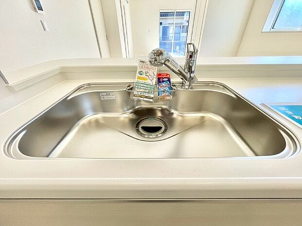 【その他設備(浄水器)】いつでも清潔なおいしいお水を。一つの水栓で水道水と浄水を使い分け。