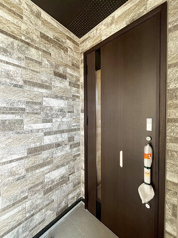 【玄関】大切な家族、来客を出迎える玄関。