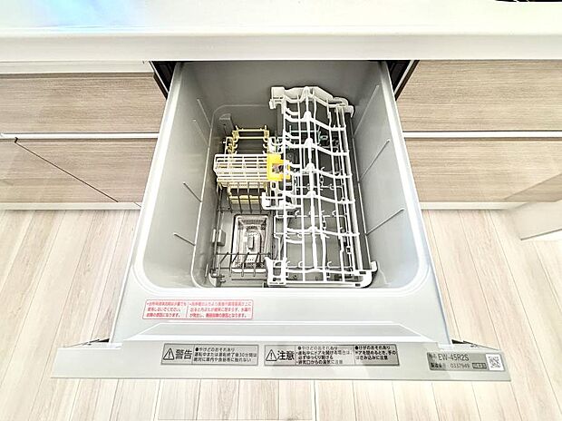 【その他設備(食洗機)】面倒なお片づけは食洗機にお任せ！家事の負担が減って、時間にも気持ちにもゆとりができます。