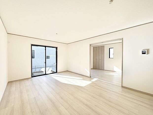 【ダイニング】家族の笑顔が自然と生まれてくる、そんな雰囲気のダイニングに仕上がっています 