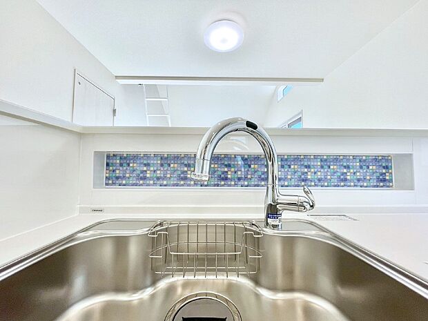 【その他設備(浄水器)】いつでも清潔なおいしいお水を。一つの水栓で水道水と浄水を使い分け。