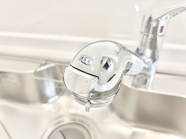 【その他設備(浄水器)】いつでも清潔なおいしいお水を。一つの水栓で水道水と浄水を使い分け。