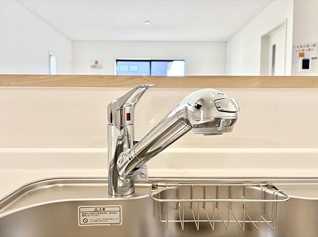 【その他設備(浄水器)】いつでも清潔なおいしいお水を。一つの水栓で水道水と浄水を使い分け。